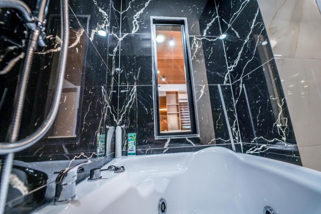 Haris Luxury Apartment No.4 تيرانا المظهر الخارجي الصورة